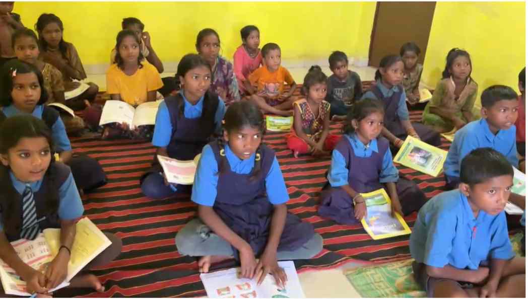 पुलिस विभाग की सराहनीय पहल : नक्सल प्रभावित गांव में बनवाया स्कूल भवन, स्थानीय युवाओं को दी बच्चों को पढ़ाने की जिम्मेदारी