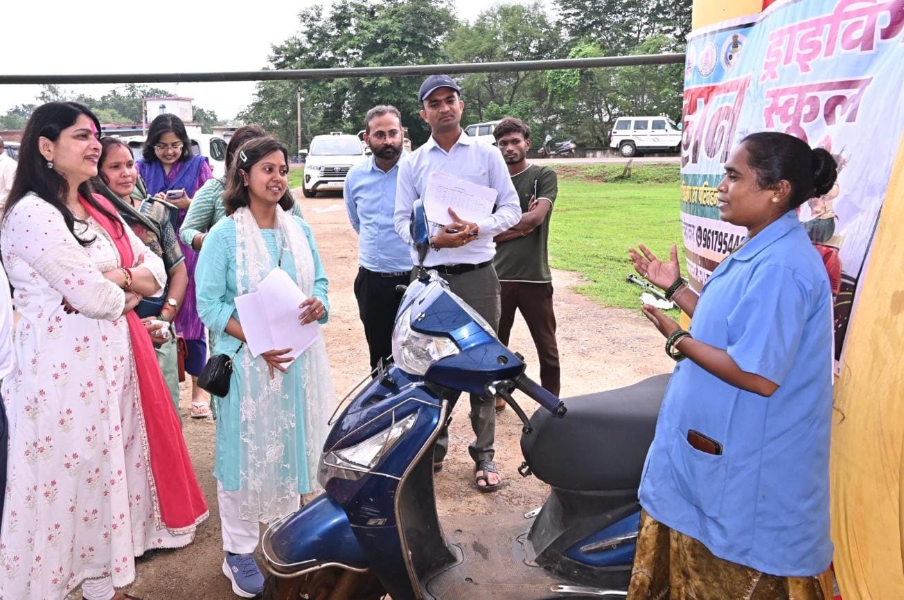 "स्कूटी दीदी" बनीं आत्मनिर्भर भारत की प्रतीक...  मुख्यमंत्री श्री ने सराहा एनु का जज़्बा