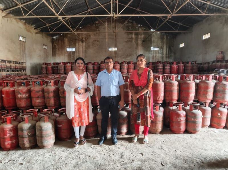 खाद्य विभाग की बड़ी कार्रवाई, 1619 नग अवैध गैस सिलेंडर किया जब्त