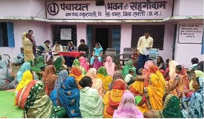 ठाकुरपाली में आंगनबाड़ी कर्मचारी की मनमानी से गाँव परेशान