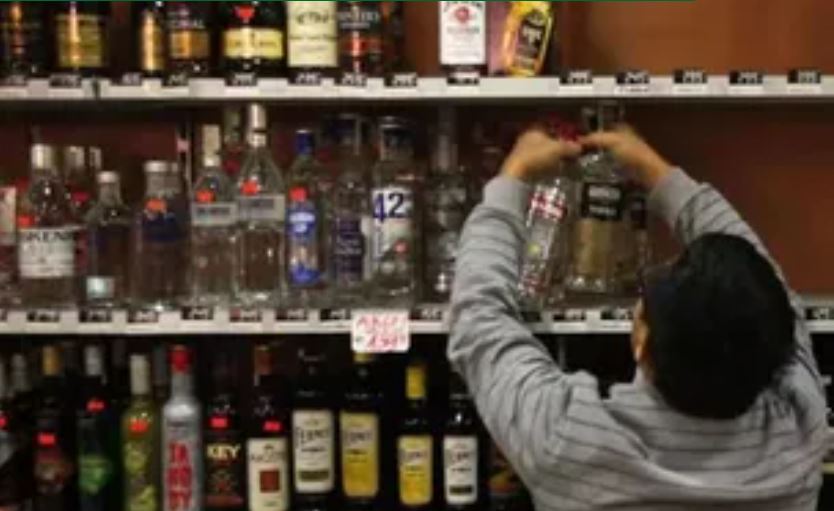 गड़बड़ी पकड़े जाने के 51 दिन बाद आबकारी विभाग ने दिया नोटिस