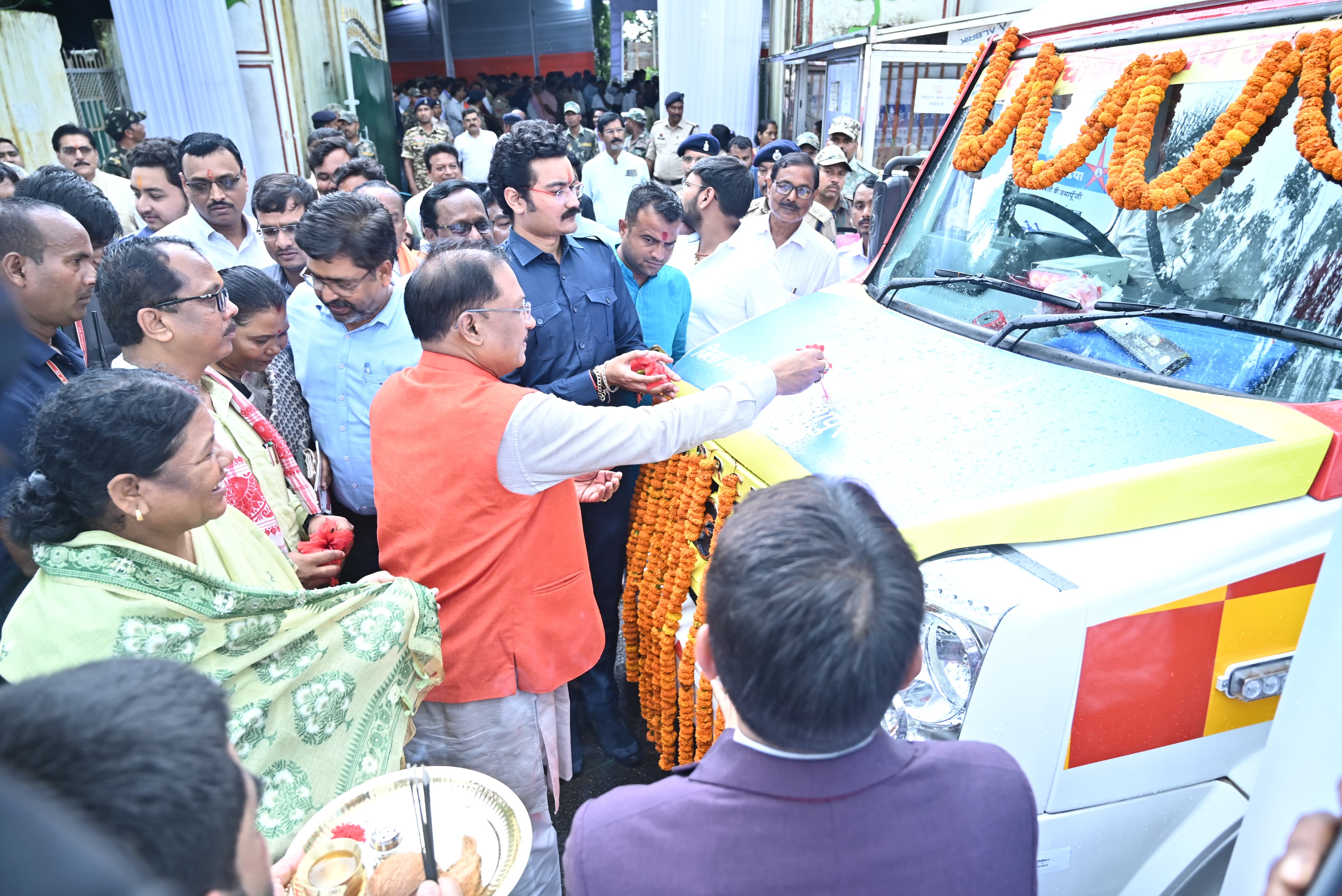 &ldquo;रक्त-मित्र&rdquo; पुस्तिका का विमोचन, रेडक्रॉस के आजीवन सदस्यों को सीएम ने किया सम्मानित