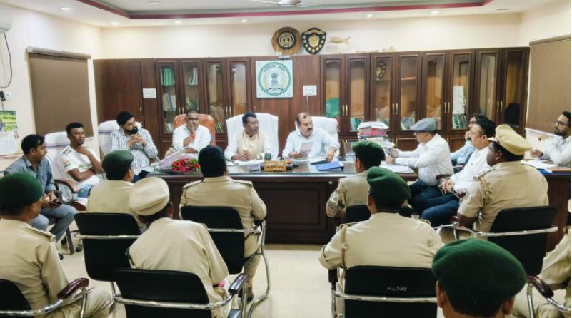 विधायक ने वन अधिकारियों की ली बैठक 