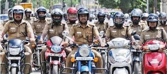  पुलिस के लिए भी हेलमेट अनिवार्य.... नियम तोड़ने पर होगा ₹1000 का चालान