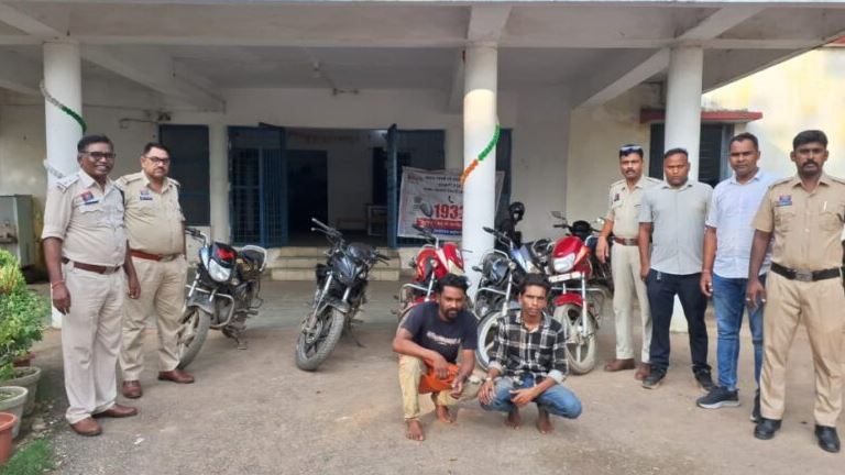 साप्ताहिक बाजार से बाइक चोरी करने वाले गिरोह का भंडाफोड़