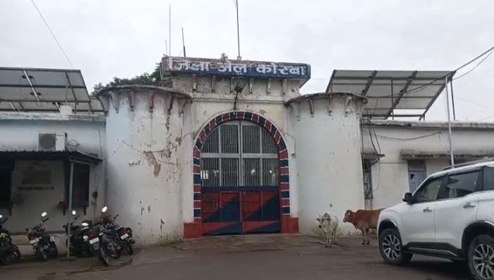 जिला जेल की 25 फीट ऊंची दीवार फांदकर फरार हुए 4 कैदी