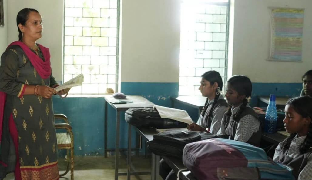 युक्तियुक्तकरण से कोरकोमा मिडिल स्कूल में पढ़ाई हुई नियमित