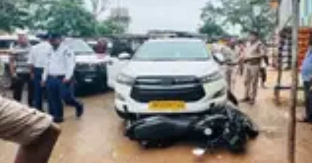 पहले पुलिस की गाड़ी को मारी ठोकर, फिर बाइक को कुचला