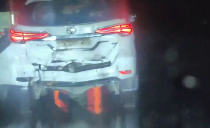 विधायक और पूर्व विधायक के काफिले की तीन गाड़ियां आपस में टकराईं