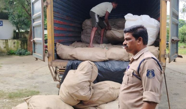 पुलिस की बड़ी कार्रवाई : अवैध गुटखा-तंबाकू परिवहन पर ट्रक मालिक से वसूला गया 29.96 लाख रुपये जुर्माना