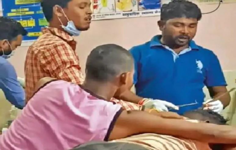 गार्ड के बाद अब ड्राइवर बन गया डॉक्टर, घायल मरीज को टांका लगाते वीडियो हुआ वायरल