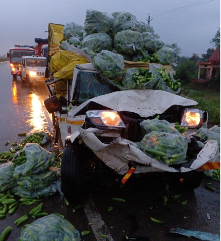 अज्ञात वाहन ने पिकअप को मारी टक्कर, चालक की मौत, वाहन क्षतिग्रस्त