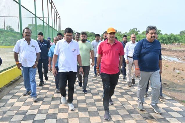 आयुक्त ने अवैध सामाजिक भवन को तोड़ने के दिए निर्देश