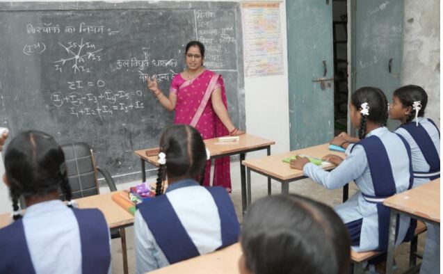 फिजिक्स, केमेस्ट्री और संस्कृत से दूर हुआ डर, युक्तियुक्तकरण से केरवाद्वारी हायर सेकेण्डरी स्कूल में बदला पढ़ाई का माहौल