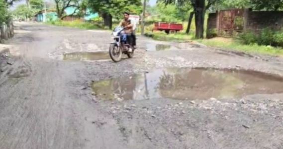 नैला-बलौदा मार्ग&hellip; सड़क नहीं मौत का जाल हज़ारों की रोज़ाना ज़िंदगी दांव पर जिम्मेदार नेता-अफसर खामोश