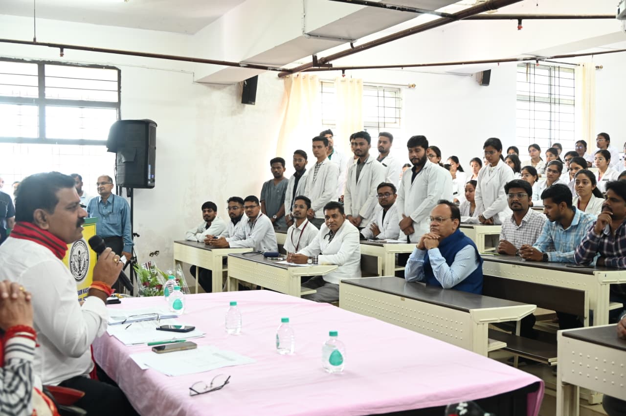 चिकित्सकों के लिए मानव स्वास्थ्य सेवा से बढ़कर, कोई खुशी और आनंद नहीं - विजय शर्मा