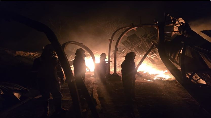 गद्दे बनाने वाली फैक्ट्री में लगी भीषण आग, सारा माल जलकर राख, 3 घंटे की मशक्कत के बाद पाया गया काबू