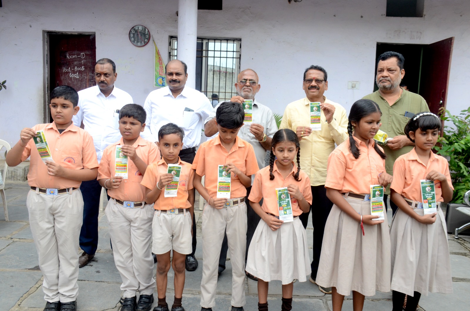 'बीजों का अंकुरण से पौधा तक सफर'  ने बच्चों को किया आनंदित