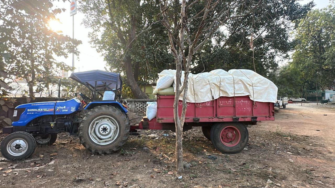  जशपुर में झारखंड से लाया जा रहा 30 क्विंटल धान के साथ ट्रैक्टर जब्त