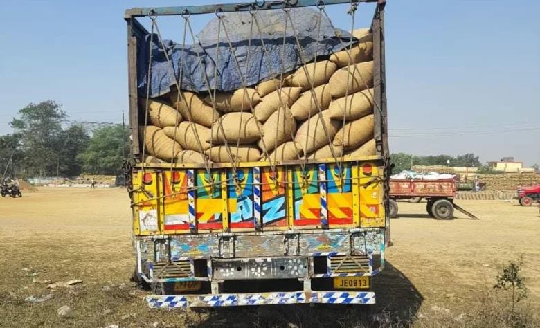 सतर्क ऐप से धान खरीदी की हो रही सख्त निगरानी : धरसीवां में 200 क्विंटल धान व ट्रक जब्त