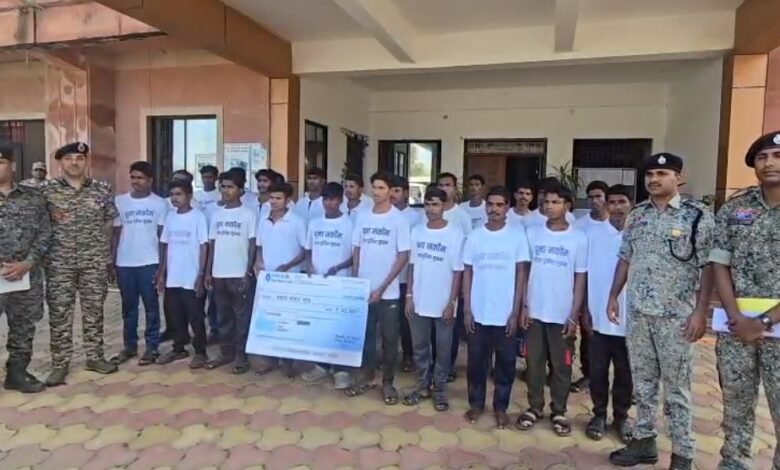 नक्सल प्रभावित बस्तर संभाग के सुकमा जिले में 29 नक्सलियों ने किया आत्मसमर्पण