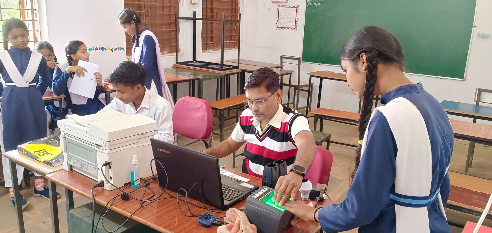 विद्यार्थियों के आधार बायोमेट्रिक अपडेट के लिए विद्यालयों में किए जाएंगे शिविर आयोजित