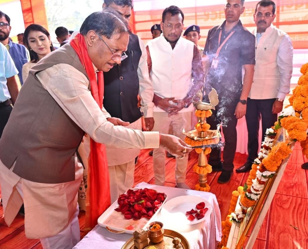  जन्मदिन पर सेवा का संदेश: मुख्यमंत्री श्री साय ने जन्मदिन पर रक्तदान शिविर का किया शुभारंभ