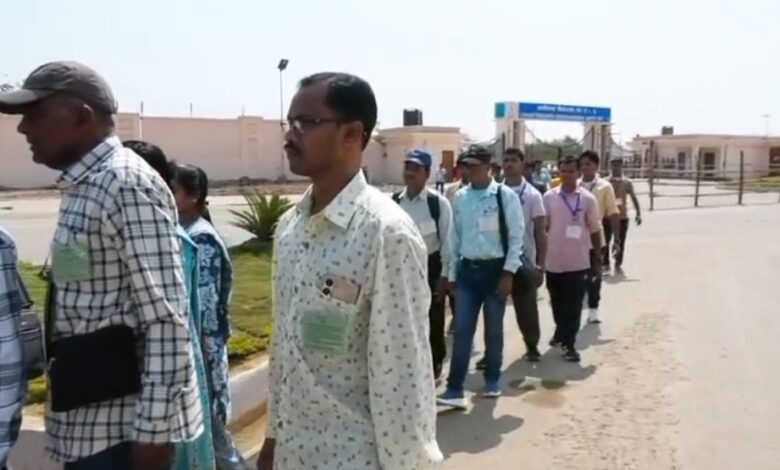 आत्मसमर्पित पूर्व नक्सली पहुंचे विधानसभा, देखी लोकतंत्र की कार्यवाही