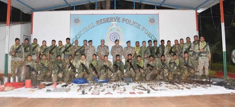 बीजापुर में सुरक्षाबलों की बड़ी सफलता....  नक्सलियों के दो डंप बरामद