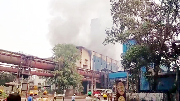 भिलाई स्टील प्लांट में हादसा -टर्बाइन में ब्लास्ट के बाद फैली आग