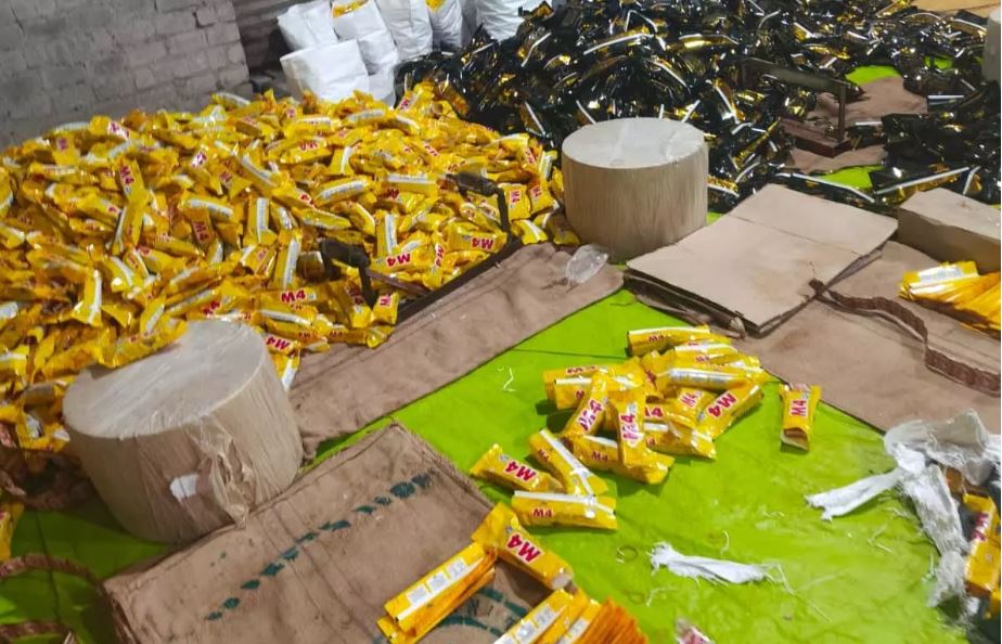 गुटखा खाने वाले सतर्क हो जाएं, दुर्ग में नकली जर्दा फैक्ट्री का भंडाफोड़