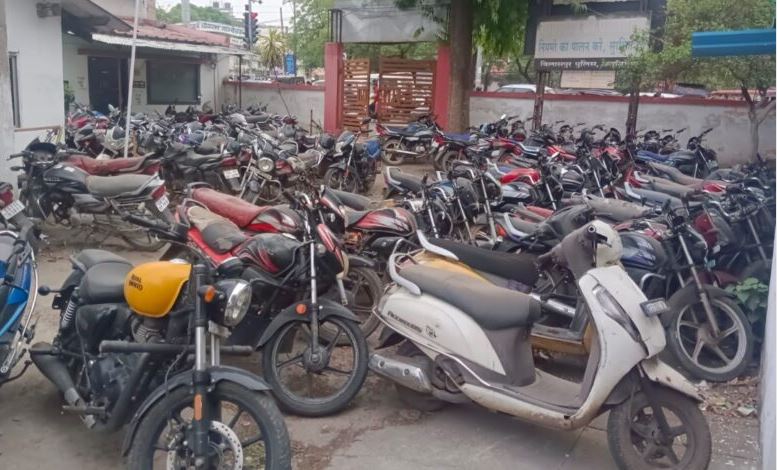 यातायात थाने मे डंप 150 जब्त गाड़ियां होगी नीलाम, शराब पीकर ड्राइव करने वालों पर सख्ती