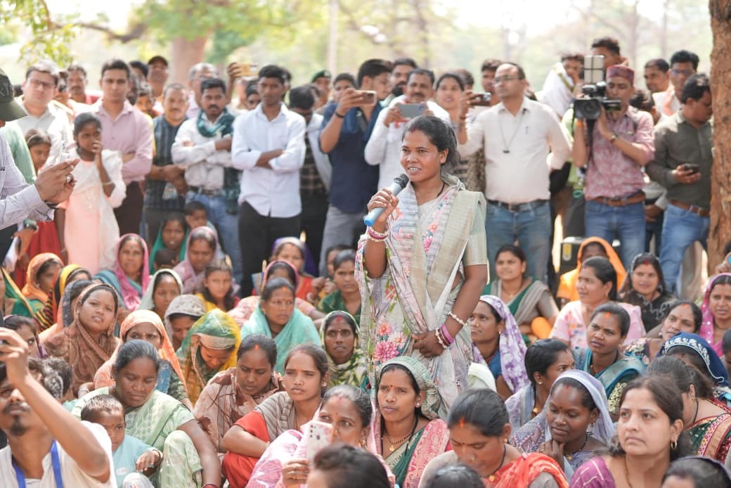 आम की छांव में बदले सपनों के मायने: मुख्यमंत्री ने कहा&mdash;&ldquo;अब करोड़पति दीदी बनने की सोचिए&rdquo;