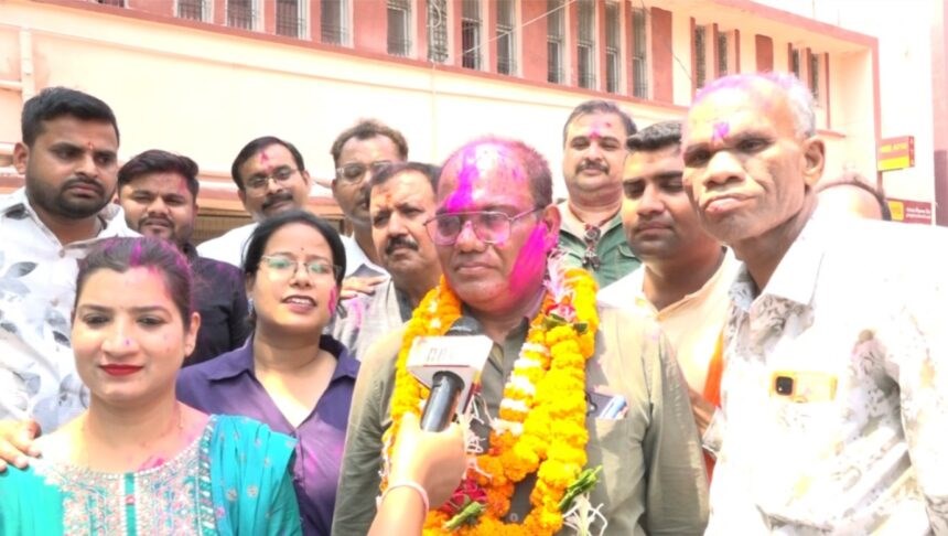 रायपुर अधिवक्ता संघ के अध्यक्ष बने दिनेश देवांगन, राकेश बने सचिव