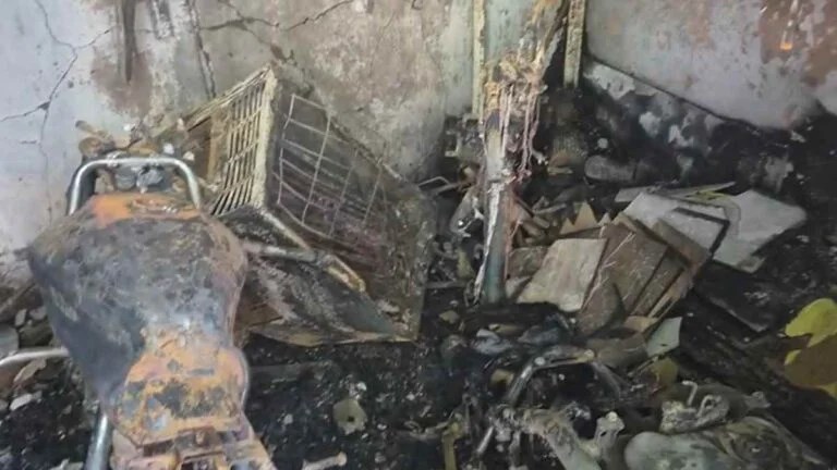 रायगढ़ में AC ब्लास्ट से लगी भीषण आग, पिता की मौत; बेटा गंभीर रूप से झुलसा