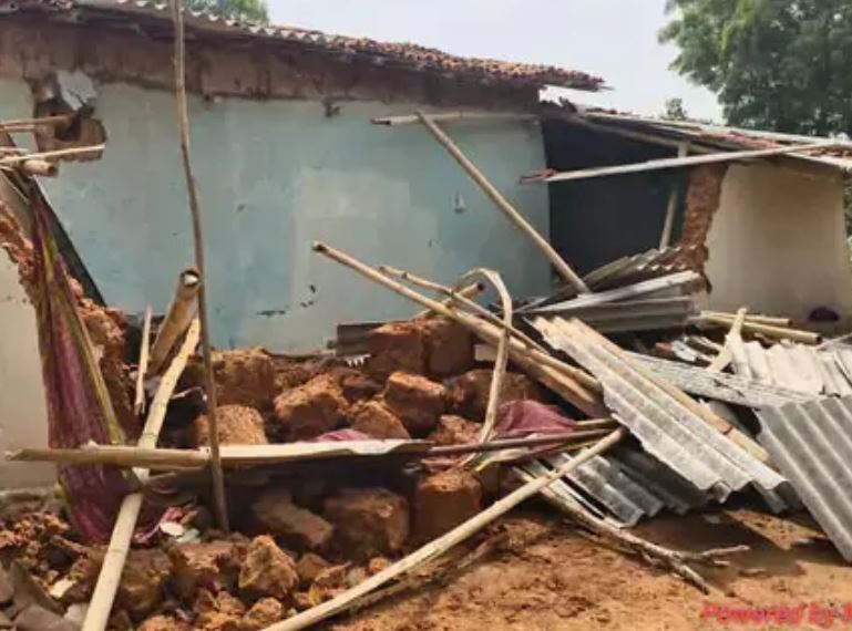 हाथियों का उत्पात, कई मकानों में तोड़फोड़