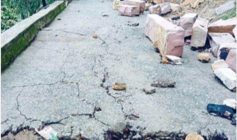 भारी बारिश का कहर: चैतुरगढ़ माता मंदिर का रैम्प क्षतिग्रस्त, वाहनों की आवाजाही बंद