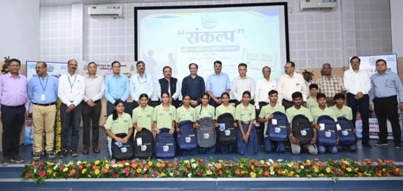&lsquo;संकल्प&rsquo; निःशुल्क कोचिंग शुभारंभ.... ग्रामीण विद्यार्थियों को मिलेगी JEE और NEET के तैयारी की सुविधा