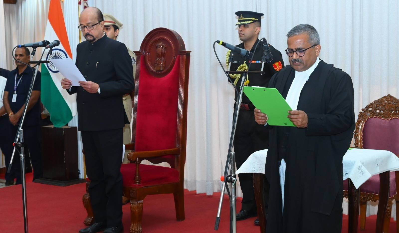 राज्यपाल डेका ने न्यायाधिपति कृष्न राम महापात्र को हाईकोर्ट के मुख्य न्यायाधीश पद की दिलाई शपथ