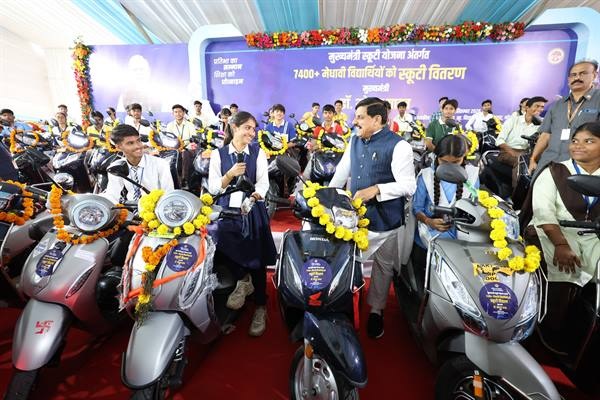 &lsquo;विद्यार्थियों के सपनों को पूरा करने के लिए आवश्यक संसाधन उपलब्ध कराने को सरकार है संकल्पित&rsquo;