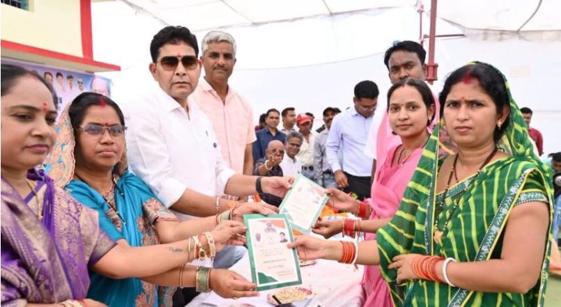मंत्री टंक राम वर्मा ने ग्राम टंडवा में नवीन PDS भवन का किया लोकार्पण