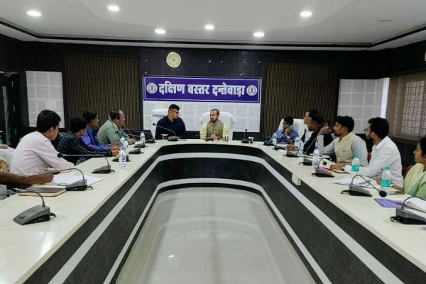 BREAKING NEWS : सीएम के निर्देश पर पुलिस ने ली सर्वदलीय बैठक, बस्तर संभाग के सभी जिलों में नजर आया अलर्ट