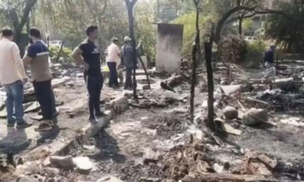 BIG NEWS : सेक्टर&mdash;9 हॉस्पिटल के पास लगी भीषण आग... 25 घर जलकर राख... एक के बाद एक फटे 4 सिलेंडर... दहशत में कटी रात