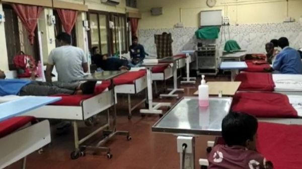 BREAKING NEWS : सीआरपीएफ के 25 जवान फूड पॉइजनिंग के शिकार... नाश्ते में मिला था छोले&mdash;भटूरे... फिर शुरु हो गई उल्टी&mdash;दस्त