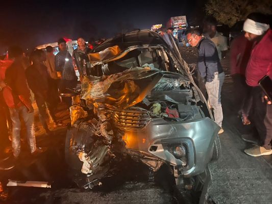 Video: सड़क हादसे में आठ लोग हुए घायल, पूर्व सांसद ने की मदद