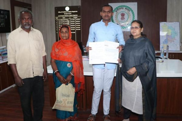 सूरजपुर का सूरज बनेगा डॉक्टर, डीएमएफ मद से मिली आर्थिक मदद