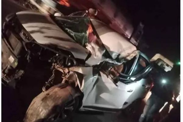 यात्री बस की ट्रेलर से हुई टक्कर, एक की मौत कई घायल