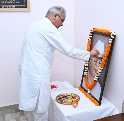मुख्यमंत्री ने डॉ. खूबचंद बघेल की पुण्यतिथि पर किया उन्हें नमन