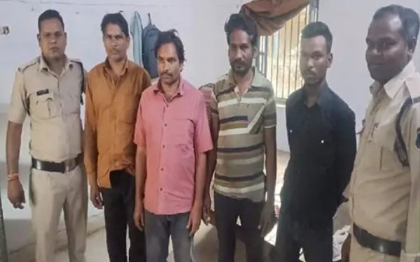 होली से पहले सख्त हुई पुलिस... शातिरों के खिलाफ धर&mdash;पकड़ अभियान जारी... 208 सलाखों के पीछे