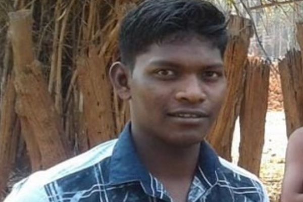 BREAKING NEWS : नक्सलियों ने छुट्टी मनाने आए आर्मी जवान को मारी गोली... बस्तर में दो दिनों के भीतर पांच जवान शहीद